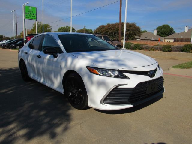 Used 2022 Toyota Camry LE image 5