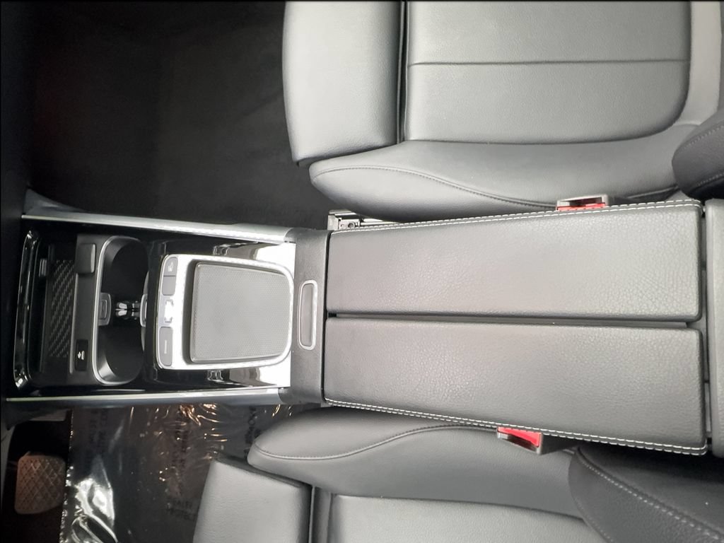 Used 2025 Mercedes-Benz GLB 250 4MATIC image 34