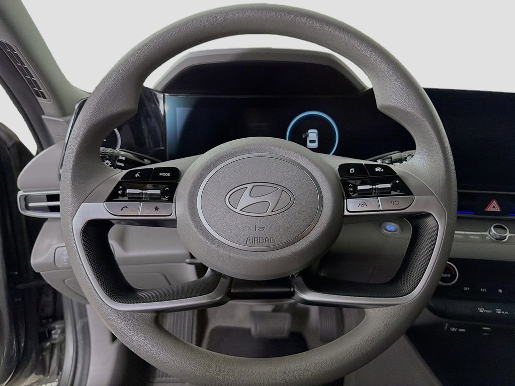 Used 2024 Hyundai Elantra SEL FWD image 13