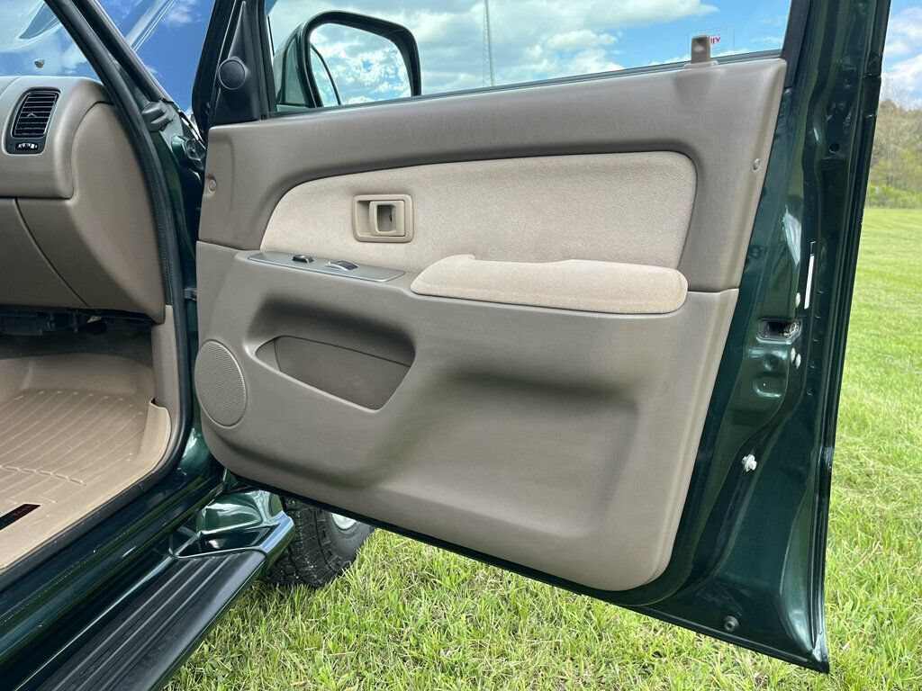 Used 2001 Toyota 4Runner SR5 AWD/4WD image 80