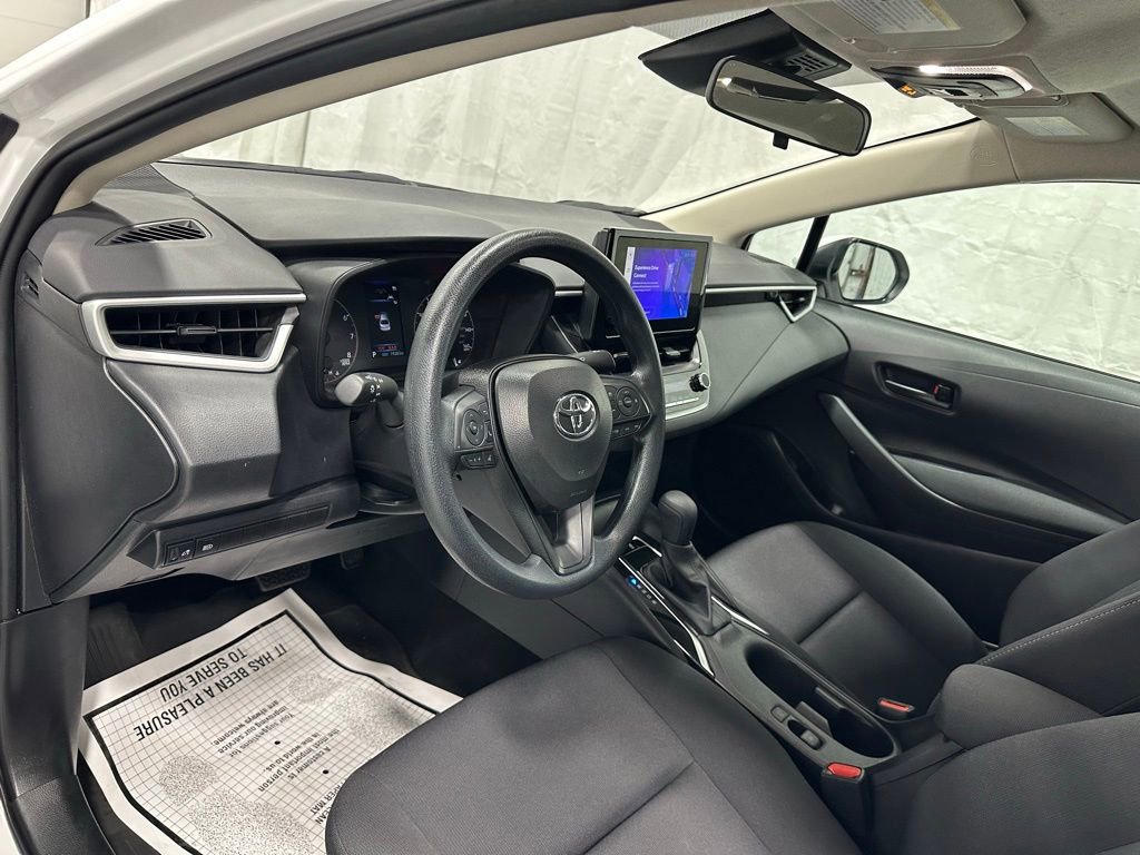 Used 2025 Toyota Corolla LE FWD image 15