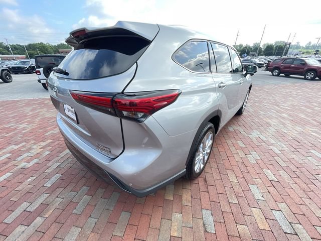 Used 2021 Toyota Highlander Limited FWD image 34