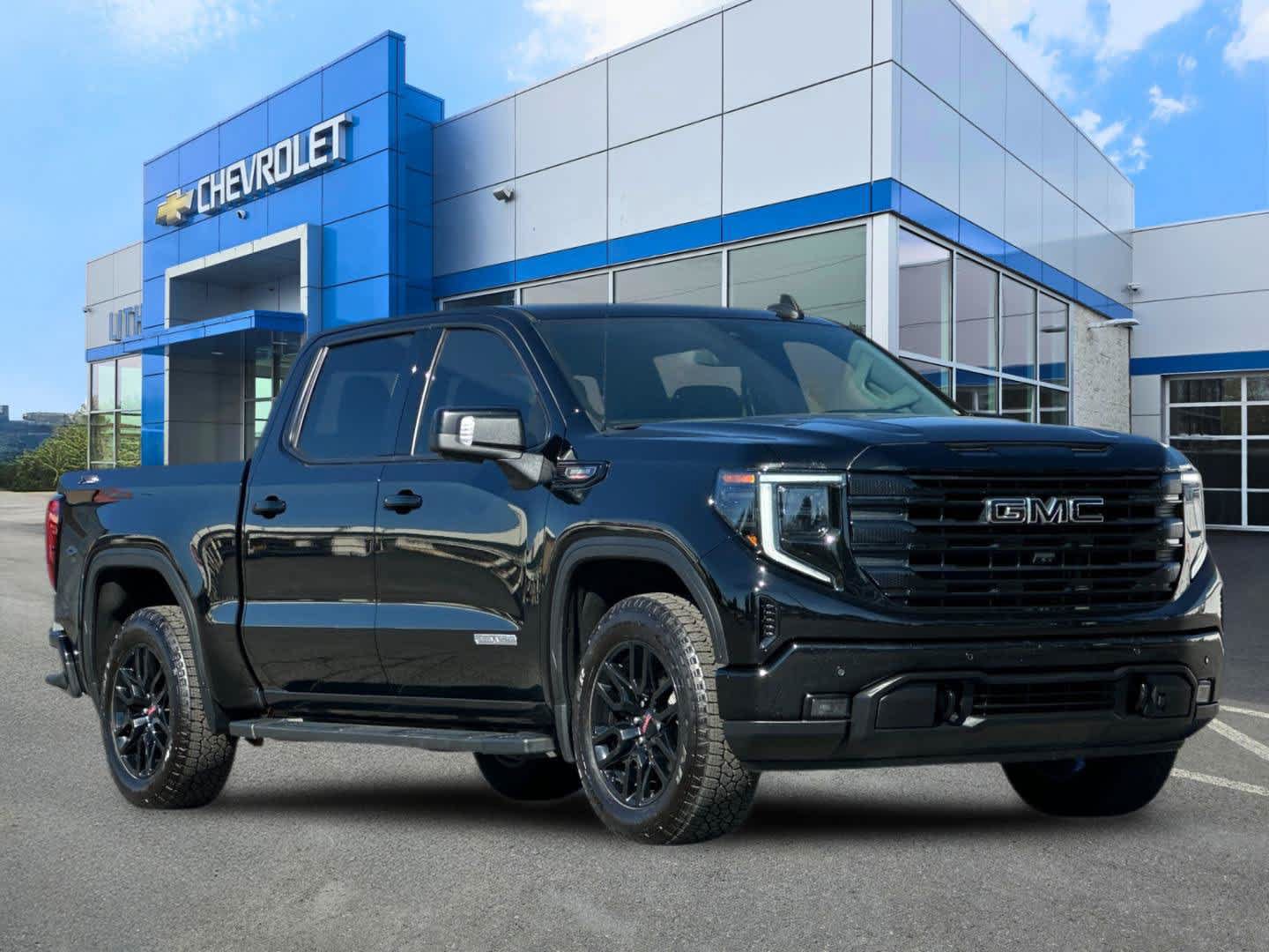 Used 2024 GMC Sierra 1500 Elevation w/ Elevation Premium Package AWD/4WD image 9