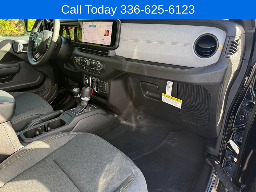 New 2025 Jeep Gladiator Sport AWD/4WD image 24