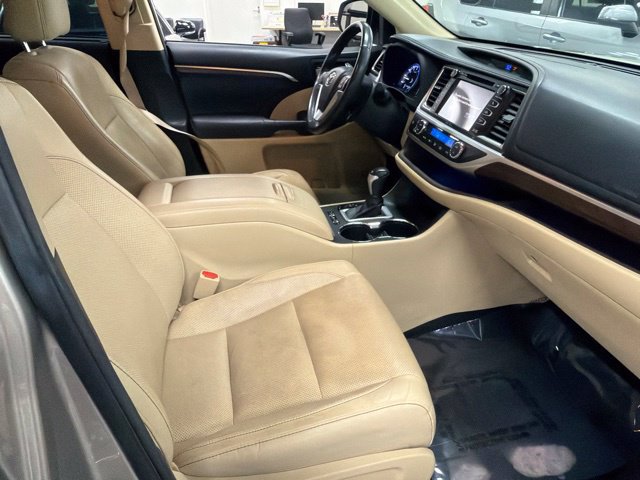 Used 2015 Toyota Highlander Limited AWD/4WD image 9