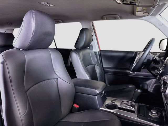 Used 2020 Toyota 4Runner SR5 AWD/4WD image 30