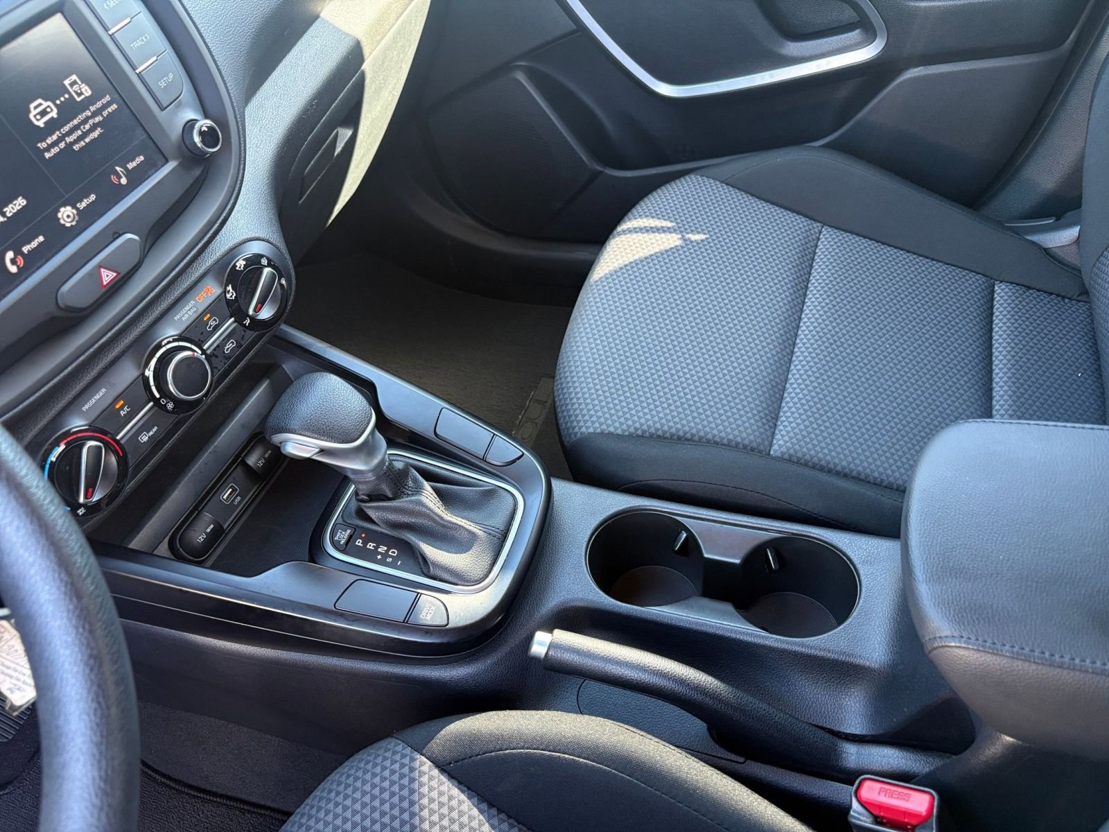 Used 2025 Kia Soul LX w/ LX Technology Package FWD image 39