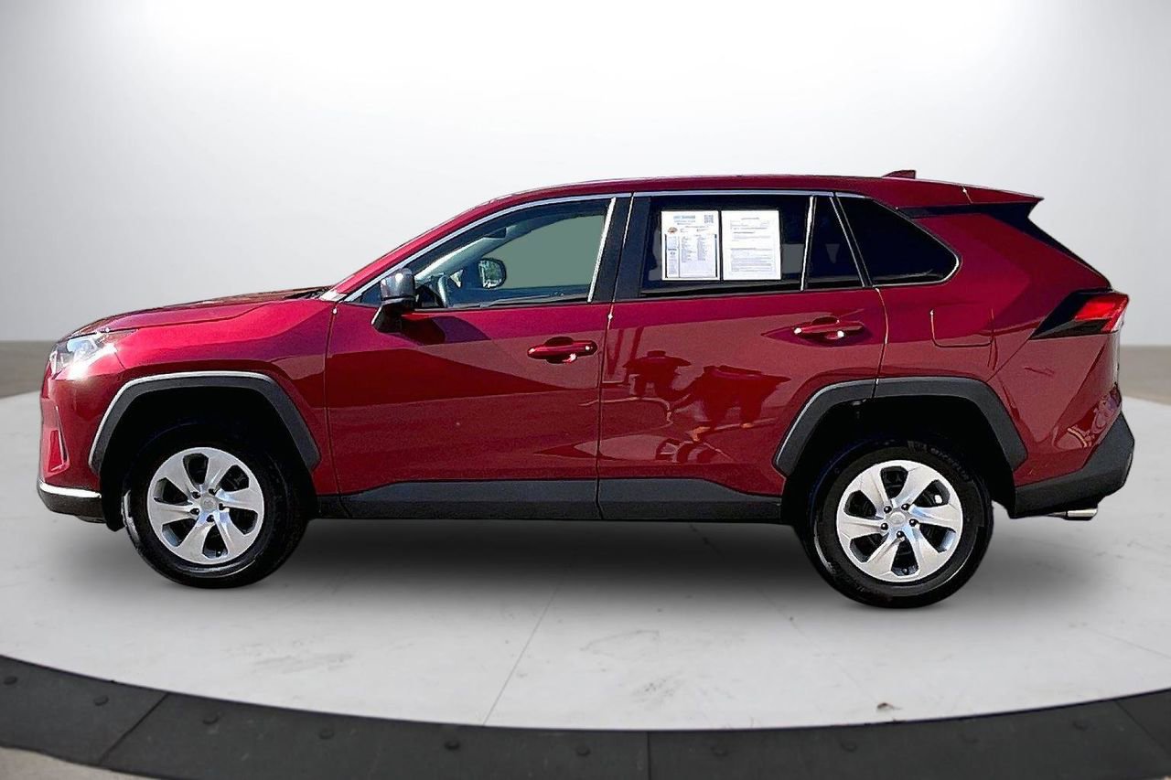 Used 2022 Toyota RAV4 LE FWD image 6