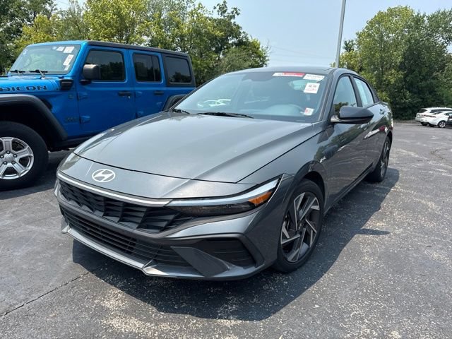 Used 2025 Hyundai Elantra Sport FWD image 4