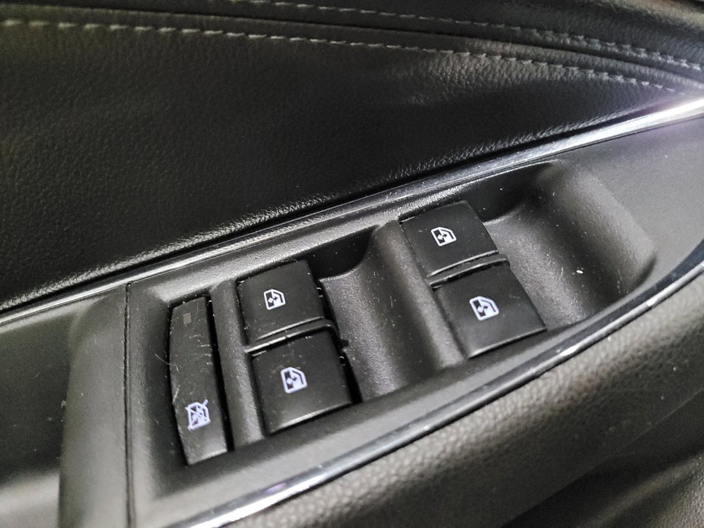 Used 2018 Chevrolet Cruze Premier FWD image 27
