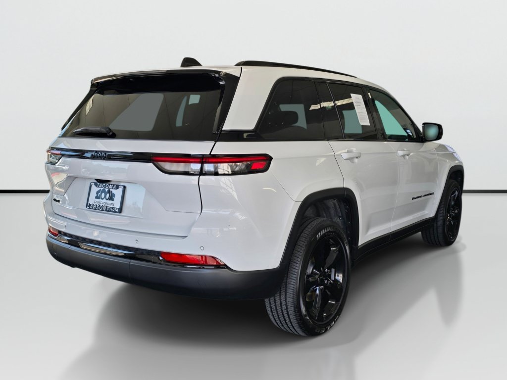 Used 2023 Jeep Grand Cherokee Altitude AWD/4WD image 5