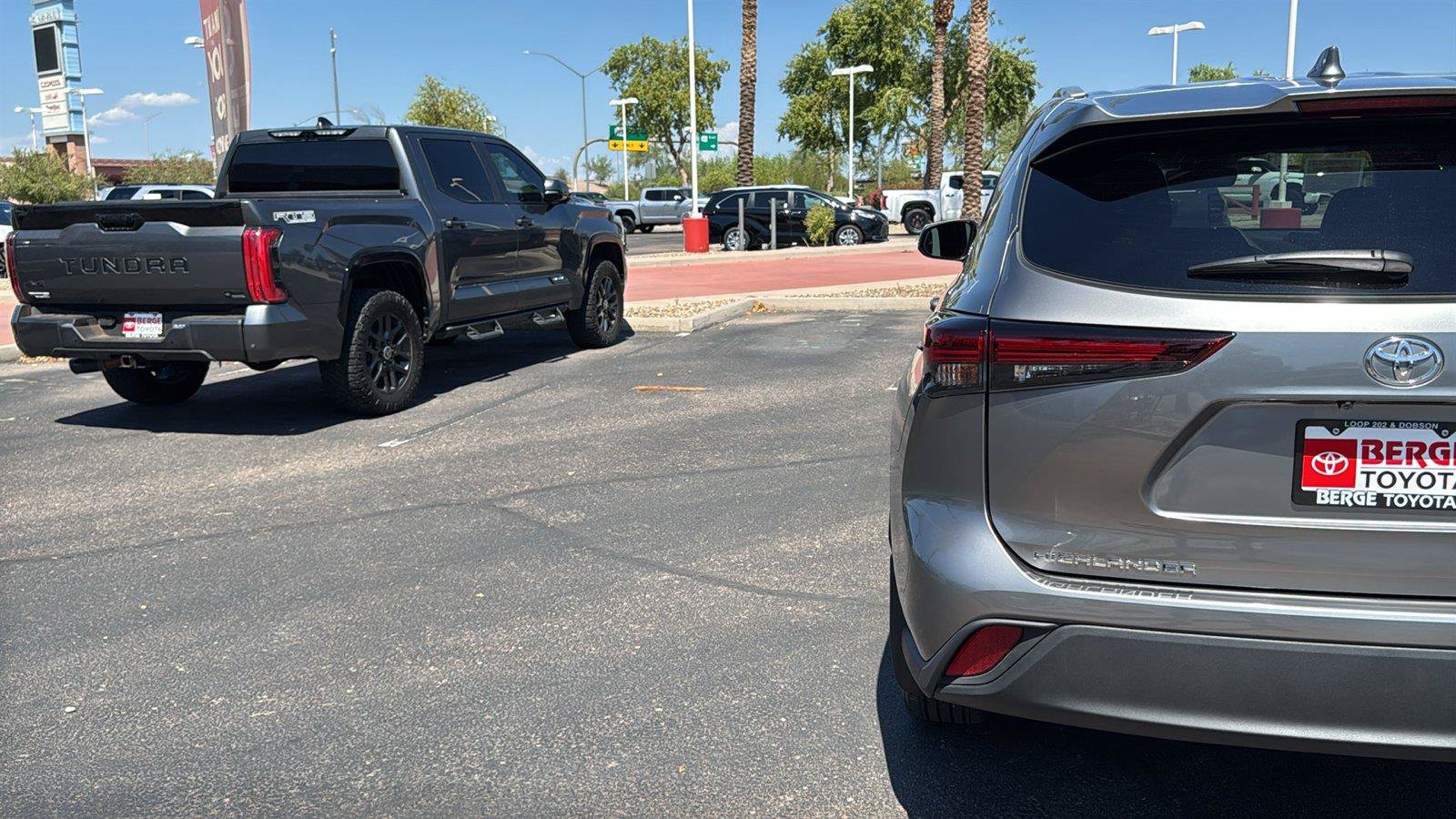 Used 2026 Toyota Highlander XLE AWD/4WD image 8