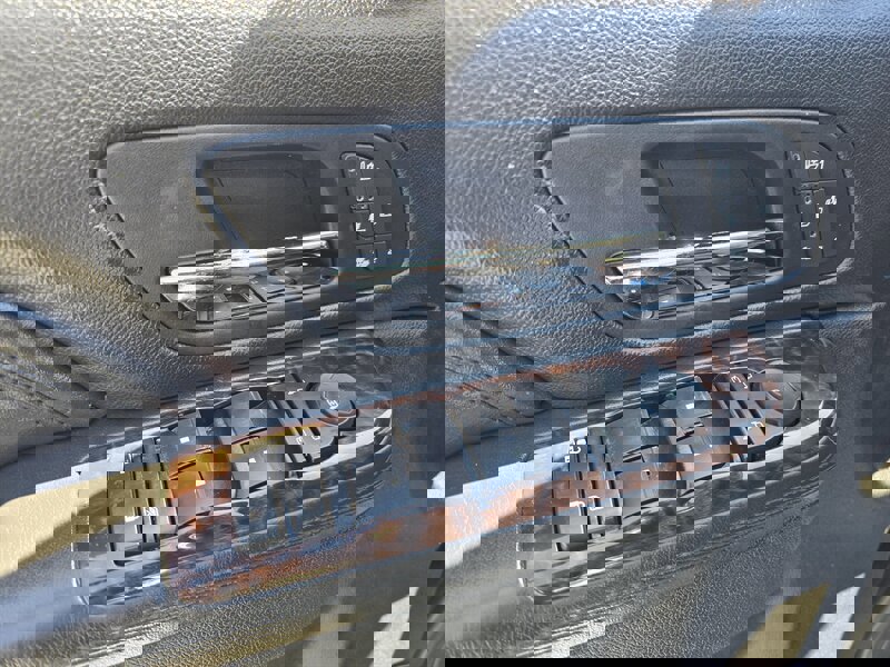 Used 2011 GMC Yukon Denali image 22