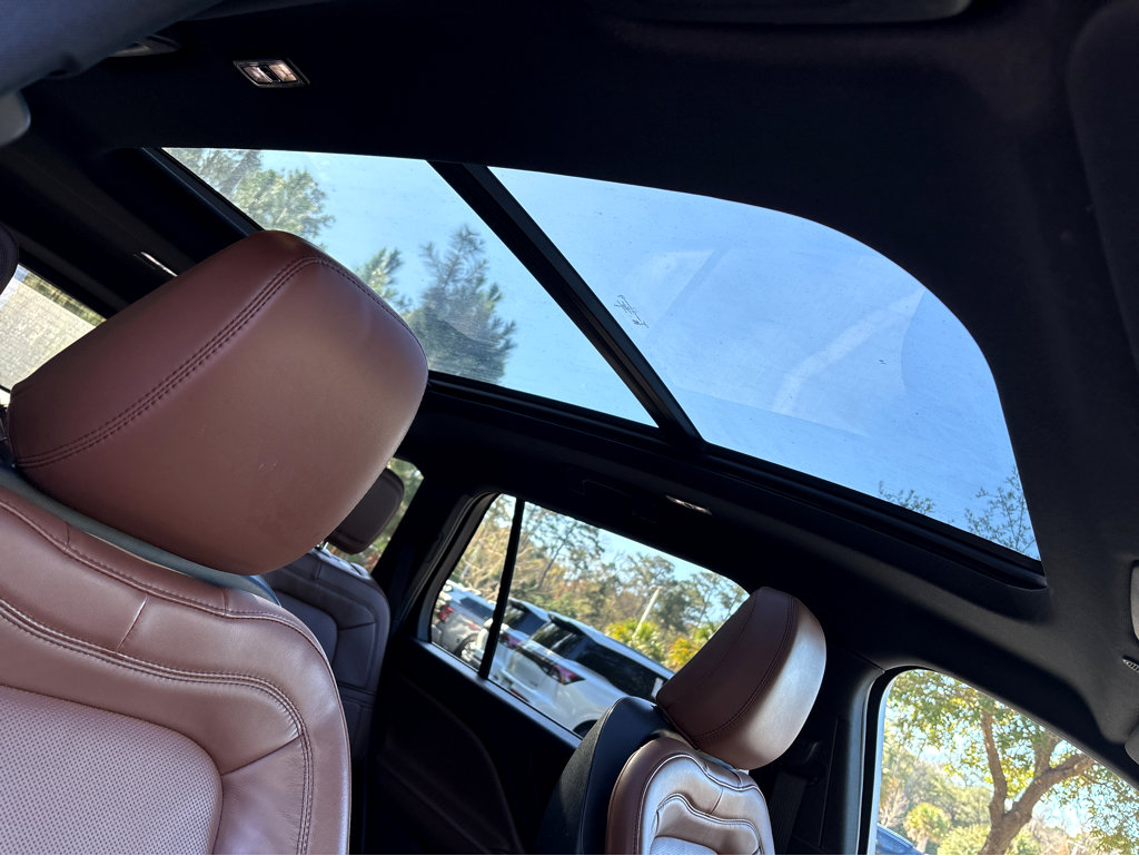 Used 2023 Lincoln Aviator Reserve w/ Equipment Group 201A image 16