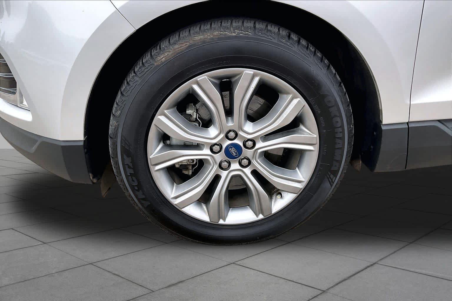 Used 2019 Ford Edge Titanium AWD/4WD image 11