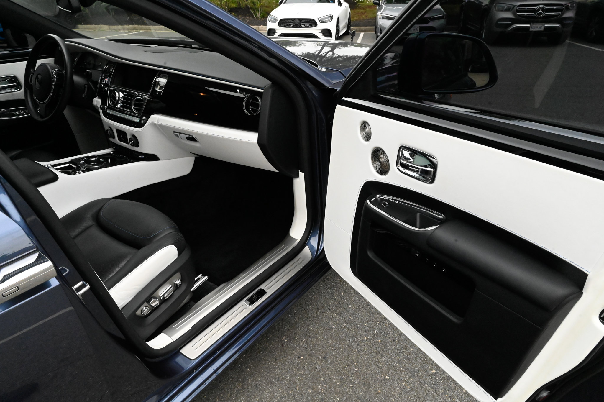 Used 2018 Rolls-Royce Ghost RWD image 53