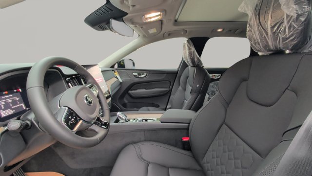 New 2026 Volvo XC60 B5 Plus w/ Protection Package Premier AWD/4WD image 10