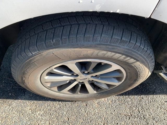 Used 2019 Ford Expedition XLT w/ Equipment Group 202A AWD/4WD image 8