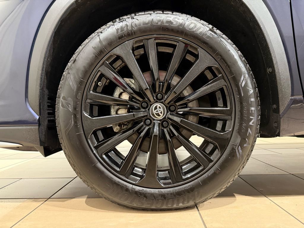 Certified 2025 Toyota Highlander XSE image 11