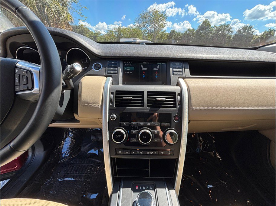 Used 2019 Land Rover Discovery Sport HSE AWD/4WD image 11