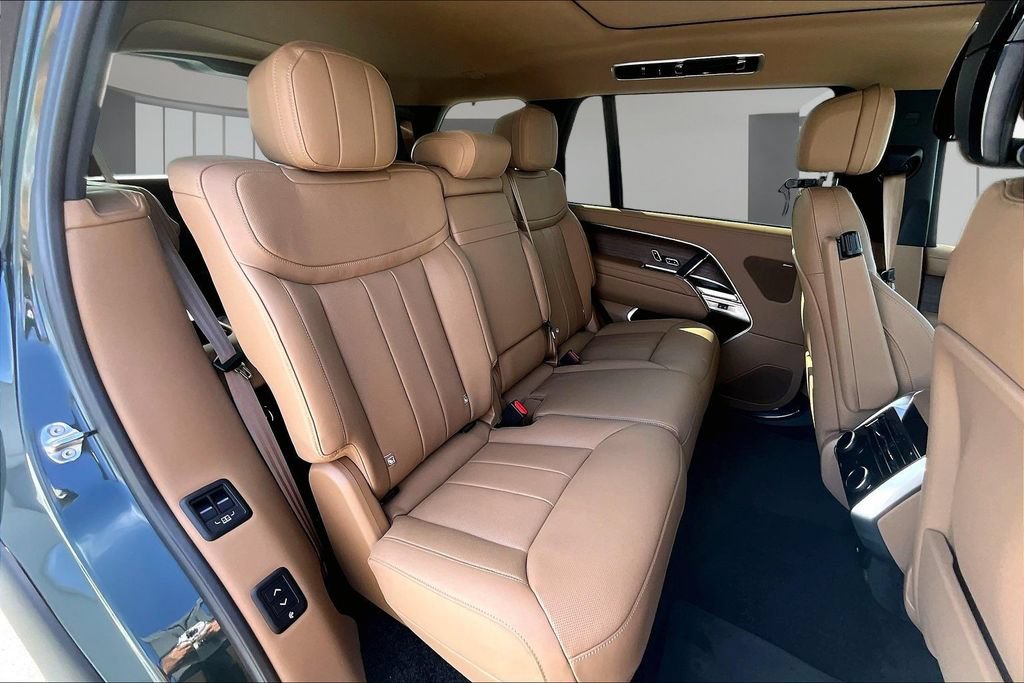 New 2026 Land Rover Range Rover Long Wheelbase SE AWD/4WD image 10
