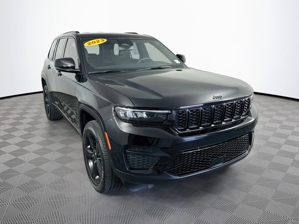 Certified 2023 Jeep Grand Cherokee Altitude AWD/4WD image 2