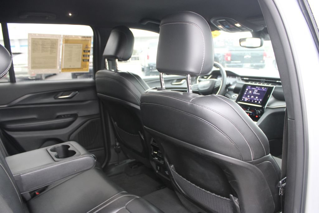 Used 2024 Jeep Grand Cherokee Altitude AWD/4WD image 32