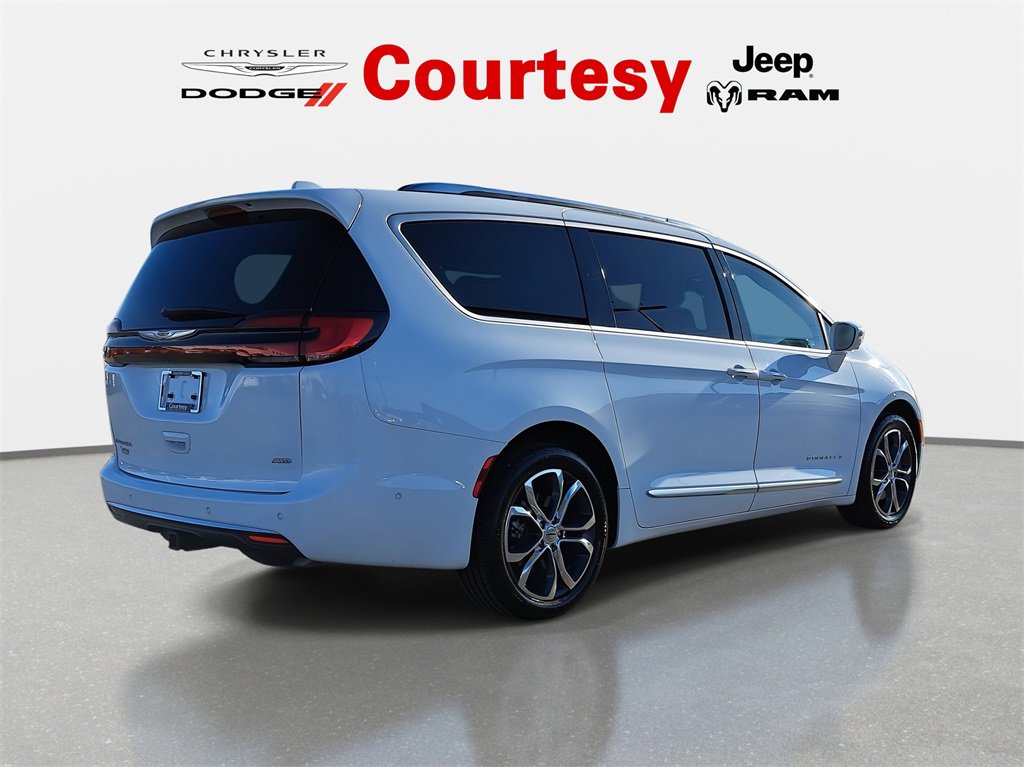 Used 2022 Chrysler Pacifica Pinnacle image 5