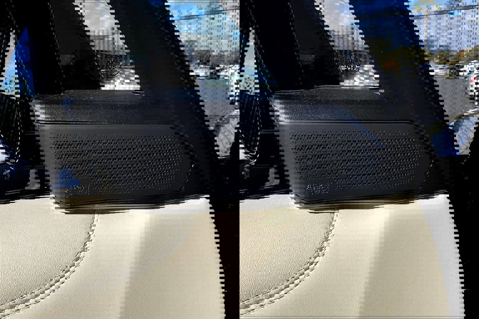 Used 2023 Land Rover Range Rover Long Wheelbase SE image 37