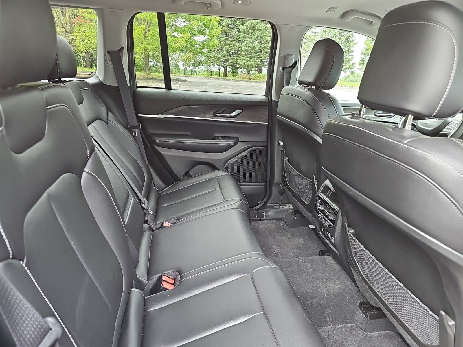 Used 2023 Jeep Grand Cherokee Limited AWD/4WD image 14
