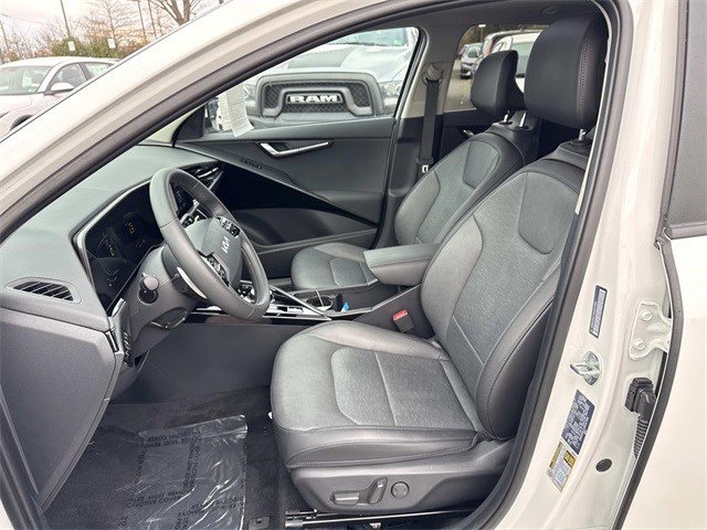 Certified 2025 Kia Niro SX Touring image 14