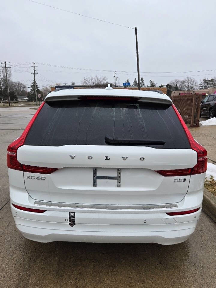 Used 2023 Volvo XC60 B5 Core image 7