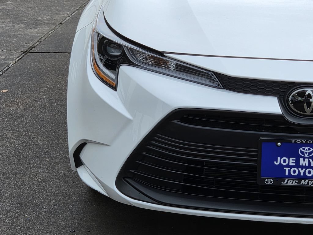 Used 2026 Toyota Corolla LE FWD image 5