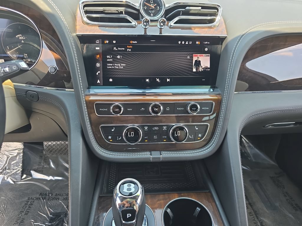 Used 2021 Bentley Bentayga AWD/4WD image 23