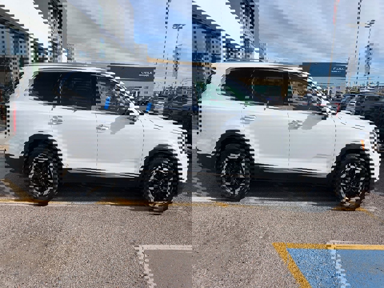 Used 2024 Kia Telluride S w/ S Sunroof Package image 8