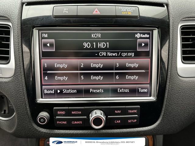 Used 2011 Volkswagen Touareg TDI AWD/4WD image 16