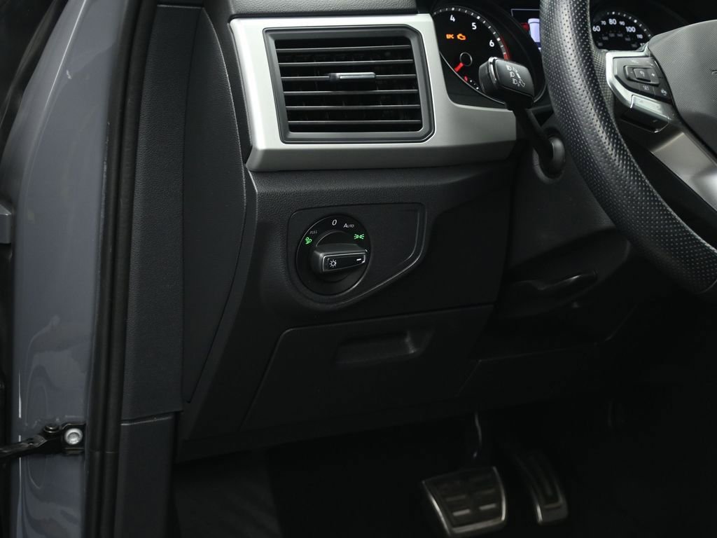 Used 2021 Volkswagen Atlas Cross Sport SE image 11