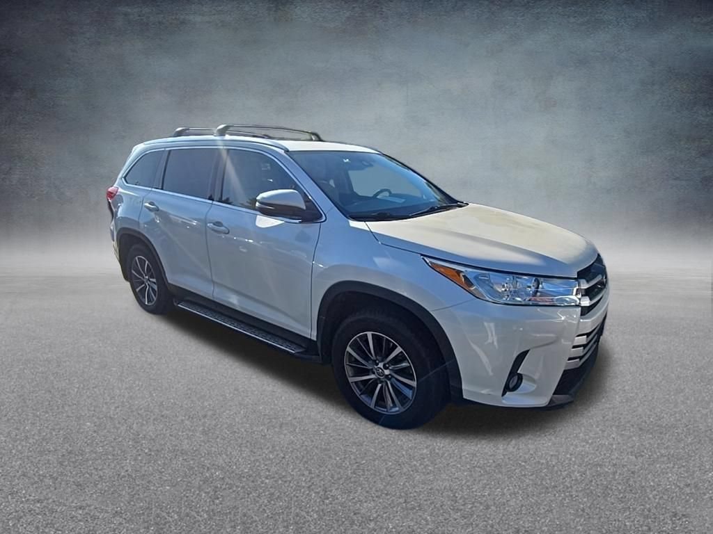 Used 2019 Toyota Highlander XLE w/ Carpet Mat Package (TMS) AWD/4WD image 2