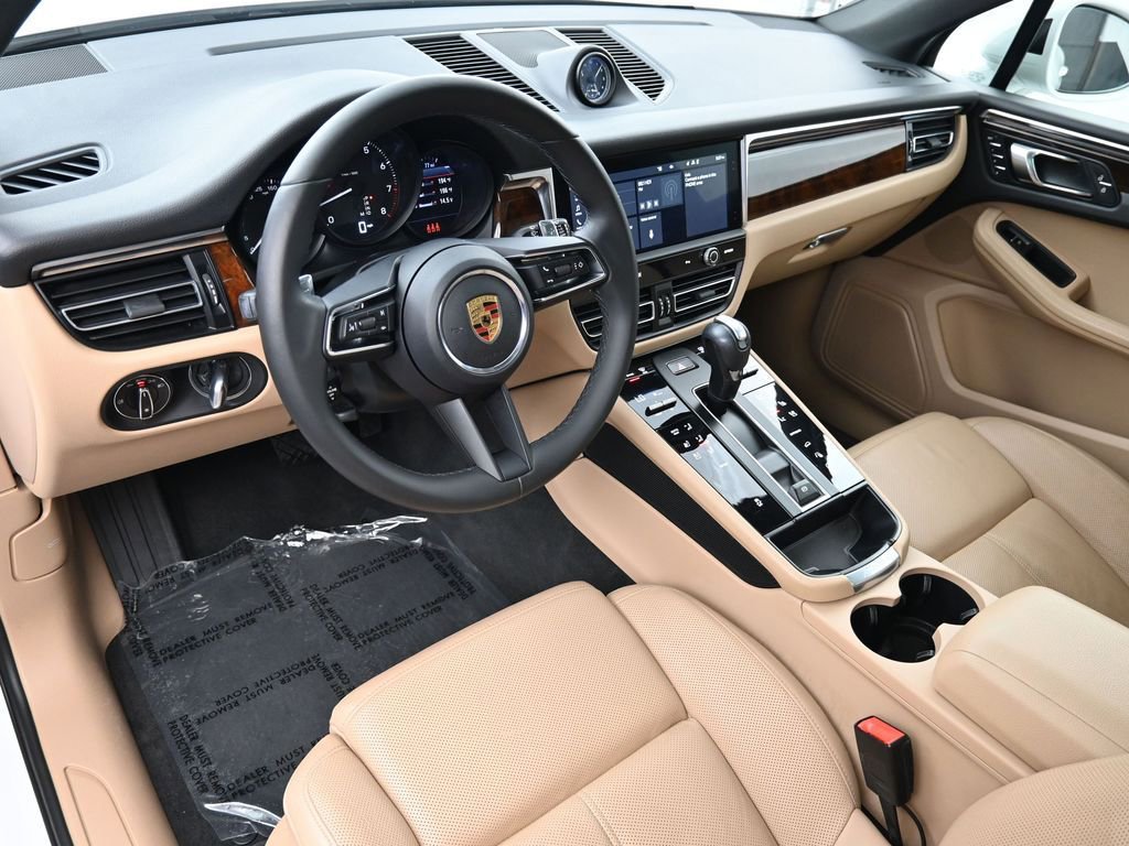 Certified 2023 Porsche Macan AWD/4WD image 4