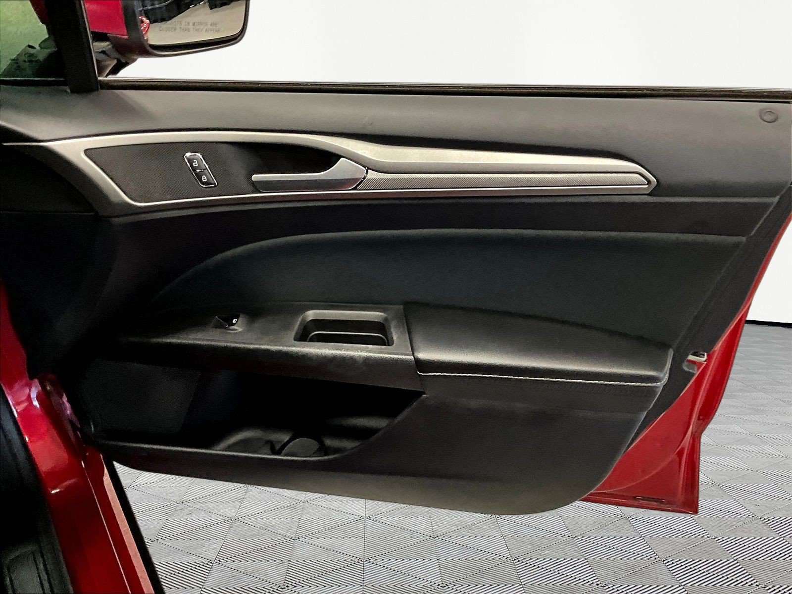 Used 2020 Ford Fusion SE FWD image 25