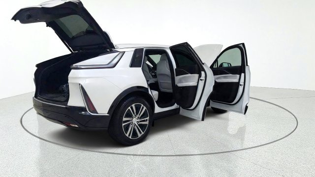 Used 2025 Cadillac Lyriq Luxury w/ LPO, Floor Liner Package RWD image 18