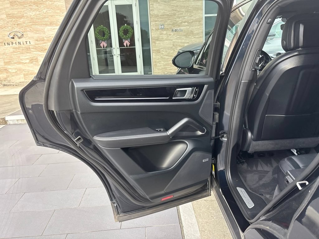 Used 2019 Porsche Cayenne S AWD/4WD image 6