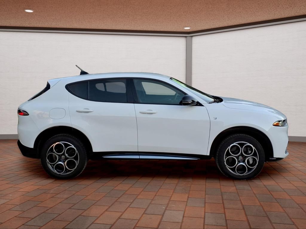Used 2024 Alfa Romeo Tonale Ti AWD/4WD image 4