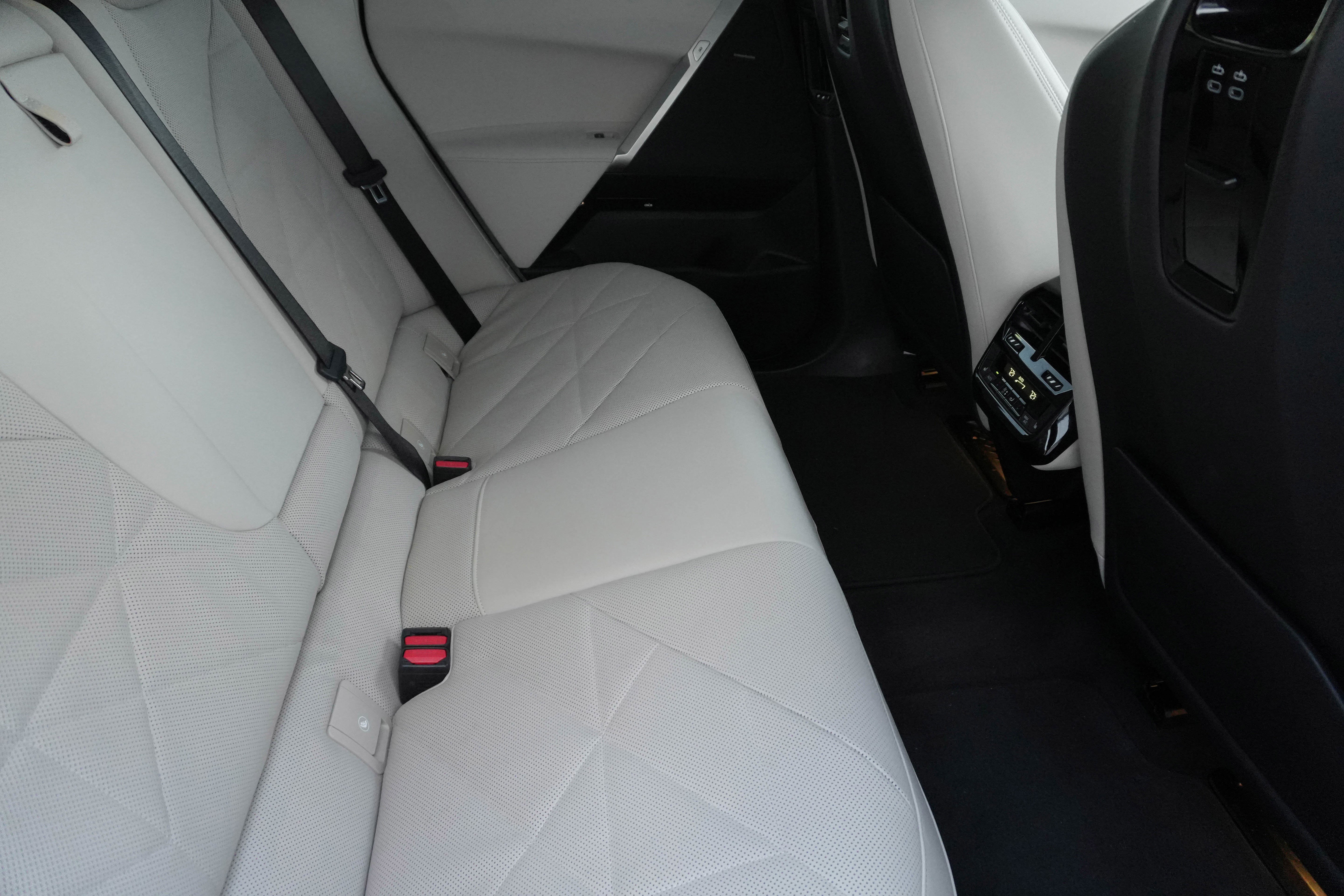 Certified 2023 BMW iX xDrive50 w/ Premium Package image 31