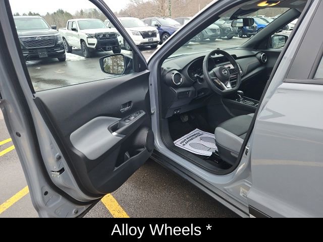 Certified 2023 Nissan Kicks SR w/ SR Premium Package image 18