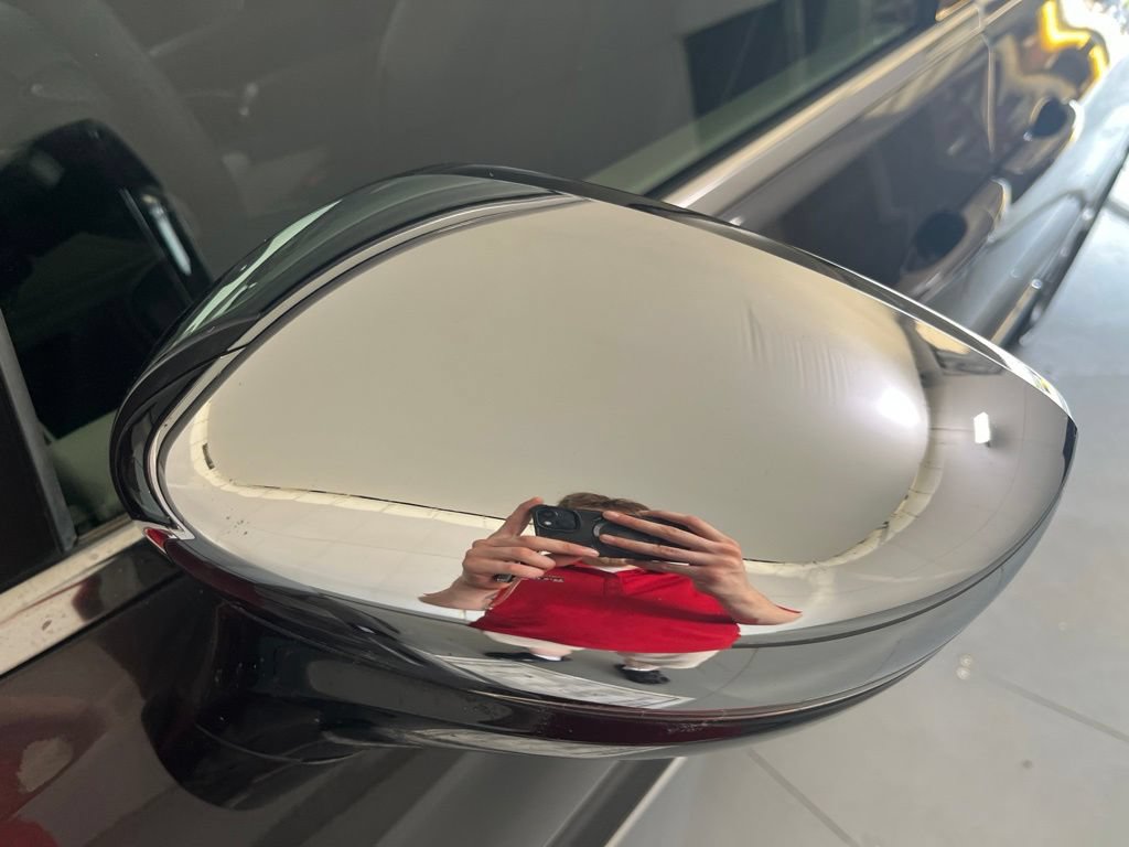 Used 2023 Chrysler Pacifica Limited FWD image 37
