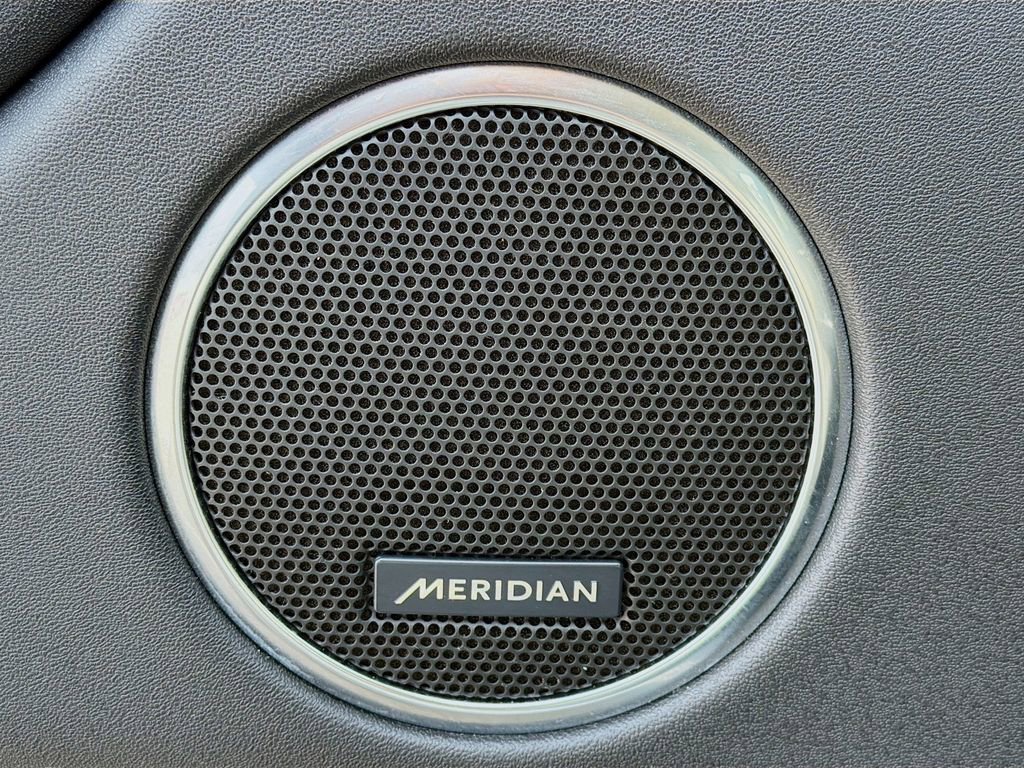 Used 2020 Land Rover Discovery Sport SE image 24