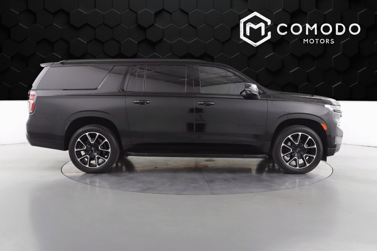 Used 2023 Chevrolet Suburban RST image 2