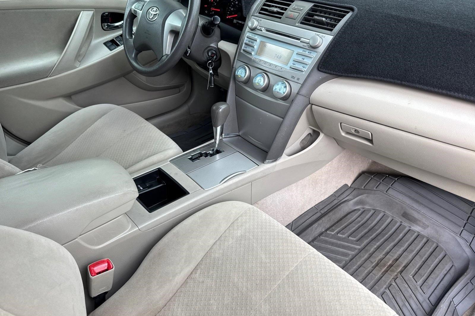 Used 2009 Toyota Camry LE image 30