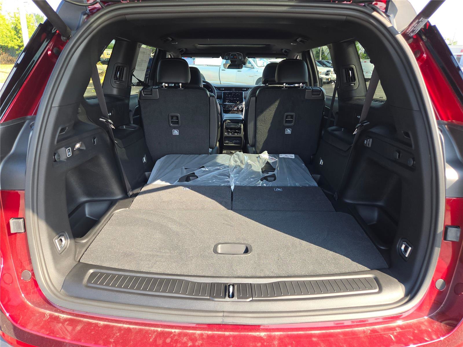 Used 2025 Jeep Grand Cherokee L Altitude image 19